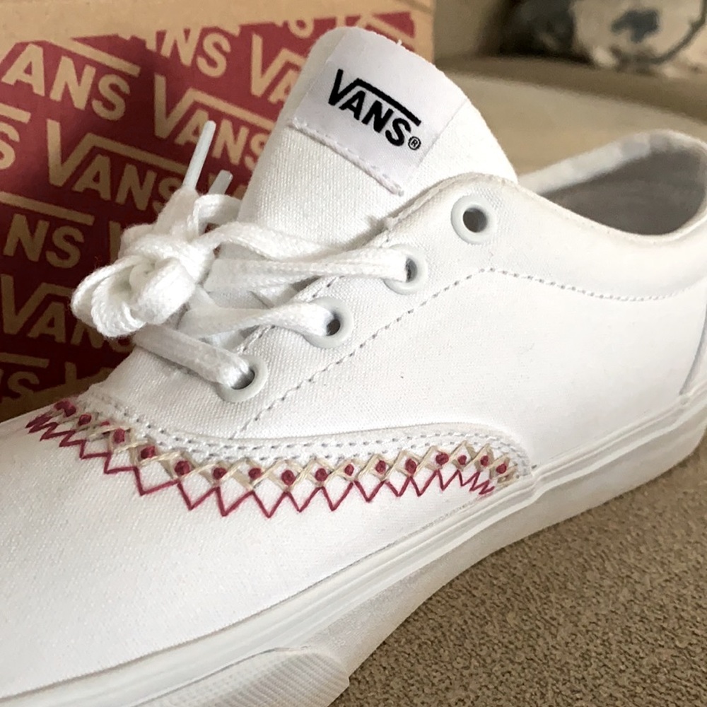 Custom Embroidered White Vans size 8 Women’s ✨💫🌙